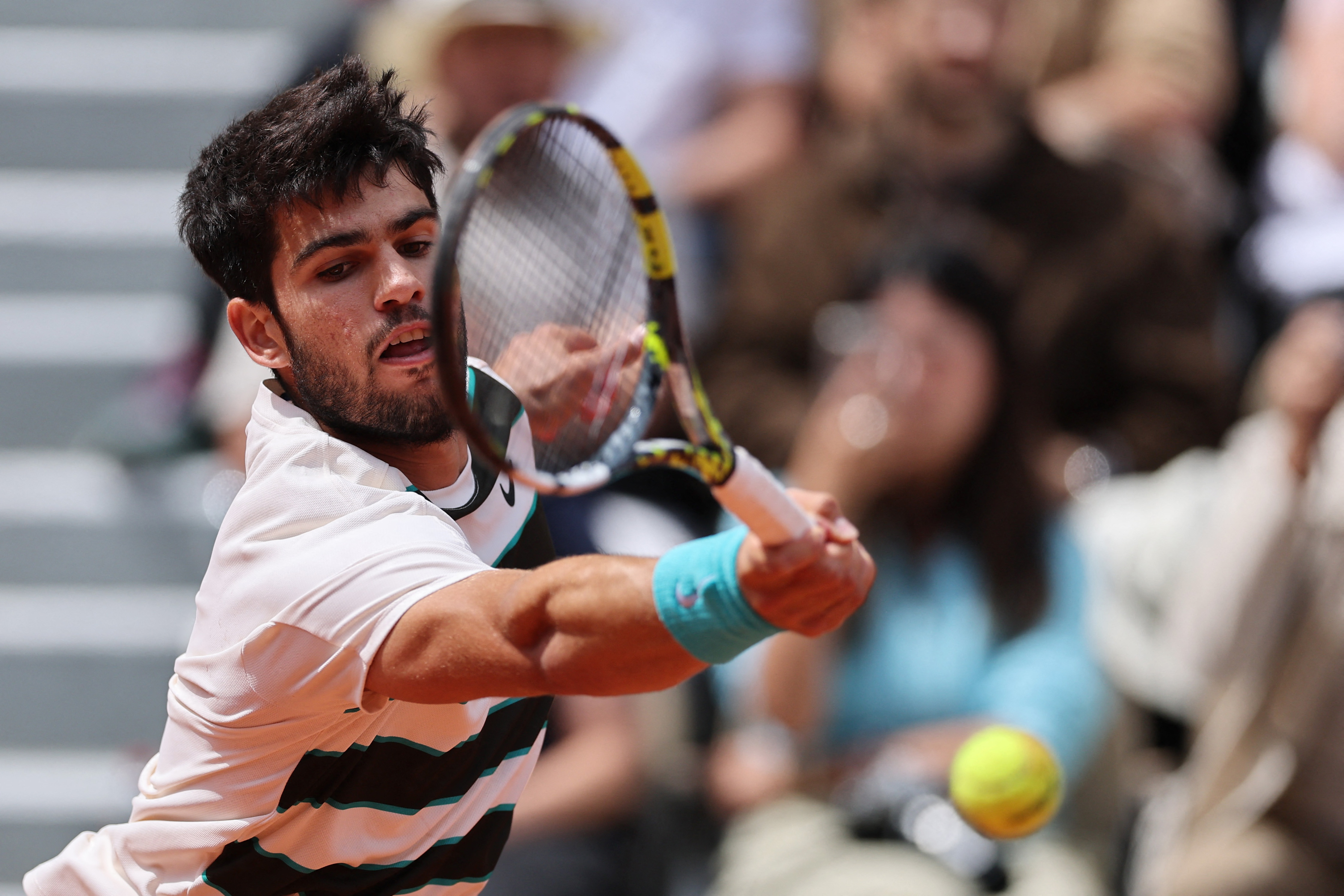 关于法国网球队鏖战西班牙网球队，阿尔卡拉斯绝境逆转的信息